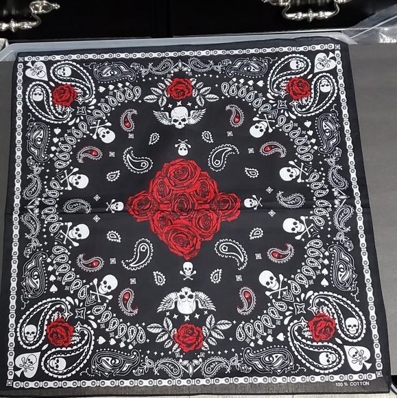 Accessories - Skull & Roses Bandana